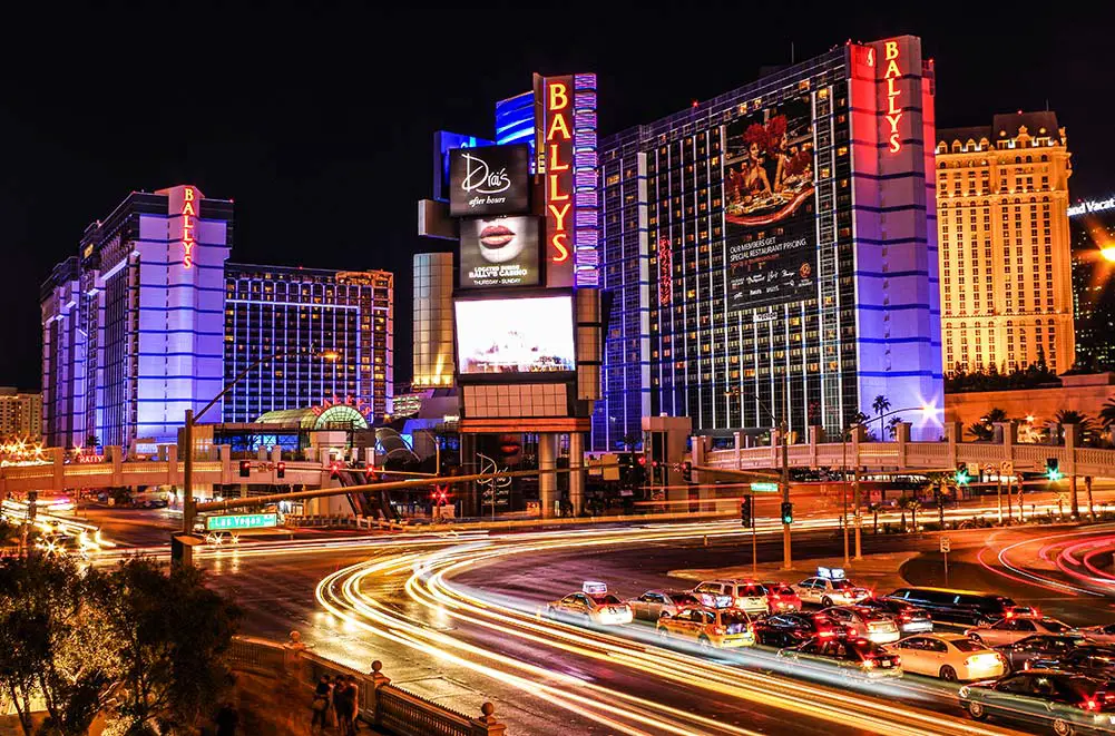 Las Vegas Hotel Comparisons (Which Vegas Hotel is Better?) 29 Bally's Las Vegas on the Las Vegas Strip at night.