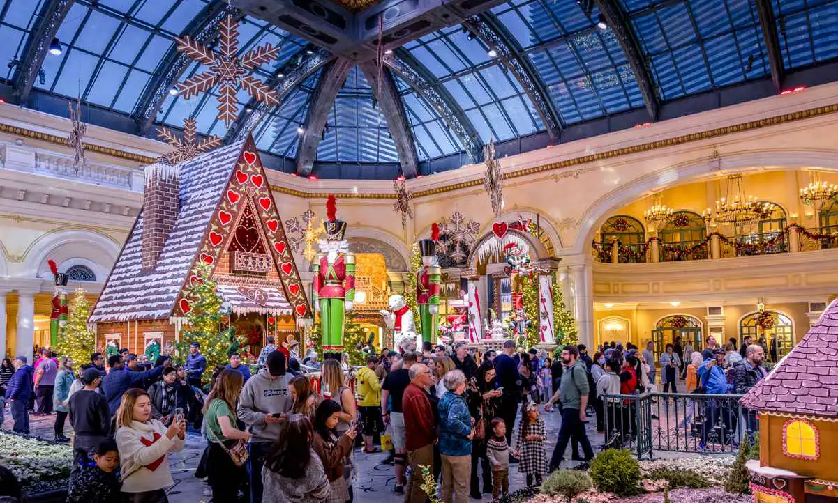 2022 Bellagio Conservatory Christmas (Photo Gallery) 11 Crowd of people at Bellagio Conservatory during winter 2022