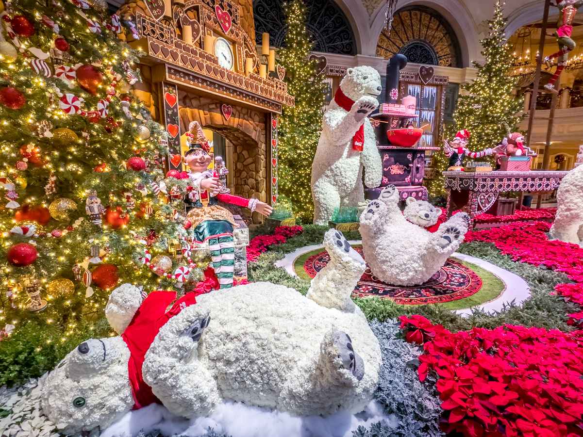 2022 Bellagio Conservatory Christmas (Photo Gallery) 15 Coca Cola polar bears at the Bellagio Conservatory and Botanical Gardens, Christmas holiday 2022