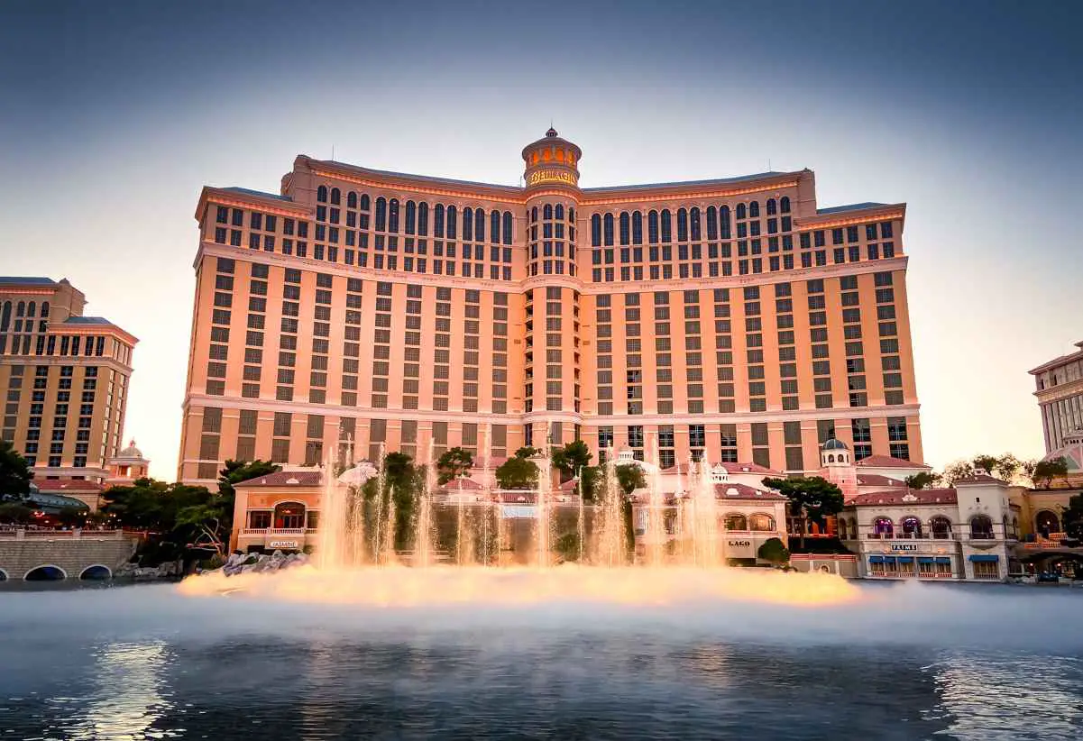Bellagio Fountain Schedule & Song List (2025 Show Times) 5 Bellagio Fountain Holiday Schedule and Song List