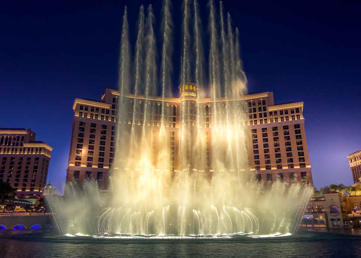 10 Romantic Things to Do in Las Vegas for Couples 5 The Bellagio Fountains at night.