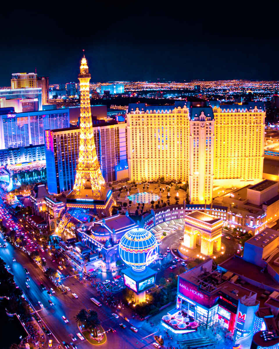 Do Las Vegas Hotels Check How Many Guests Are in a Room? 2 Can You Sneak Extra Guests Into Your Las Vegas Hotel Room?