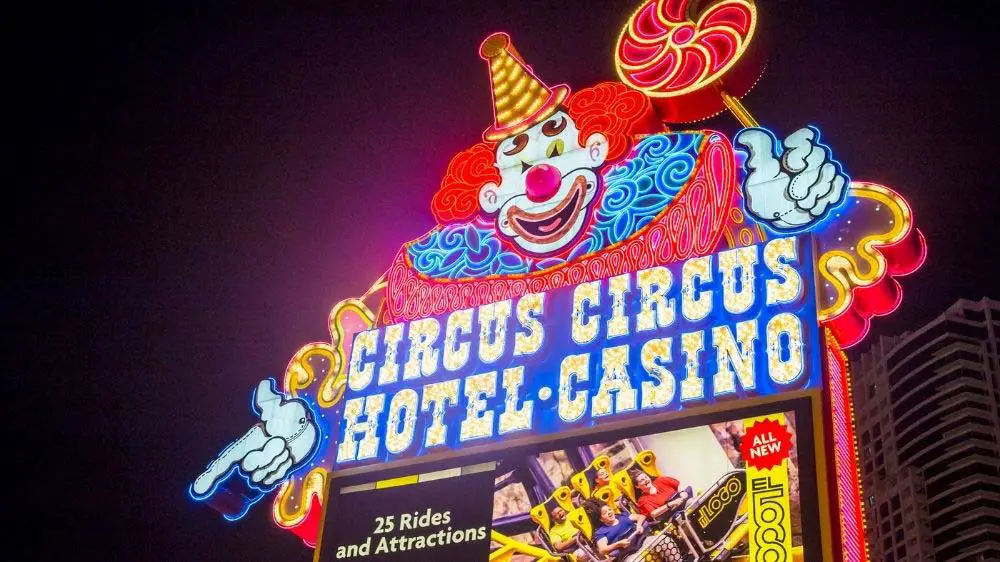Las Vegas Hotel Comparisons (Which Vegas Hotel is Better?) 9 The neon sign in front of Circus Circus.