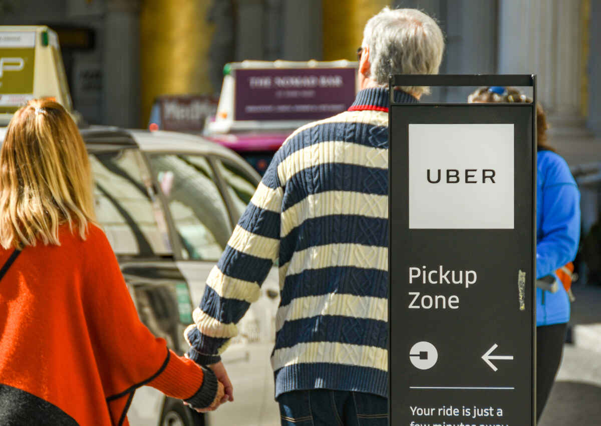 How Much Does Uber & Lyft Cost In Las Vegas? (Rates Compared) 1 Cost of using Uber and Lyft in Vegas