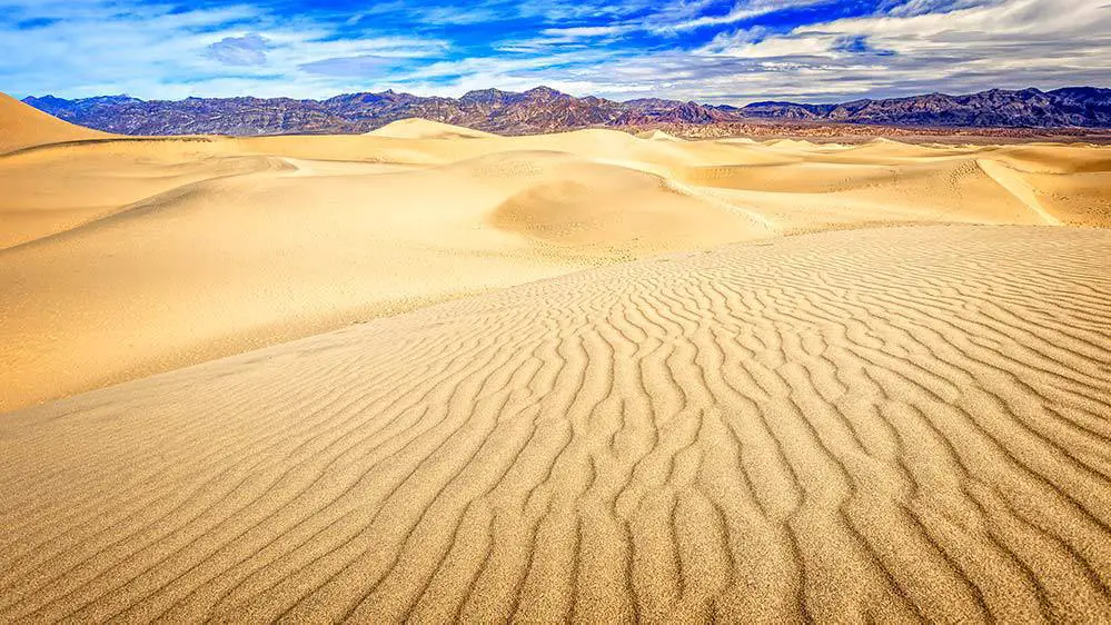 13 Best National & State Parks Near Las Vegas (AWESOME!) 1 Mesquite Dunes in Death Valley National Park