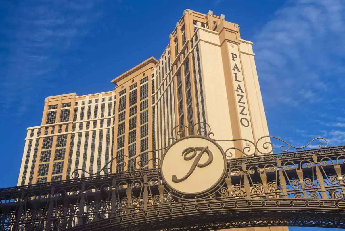 Do Rooms at the Palazzo Have..? (Things To Know) 3 Rooms at The Palazzo Las Vegas have a large assortment of luxury amenities
