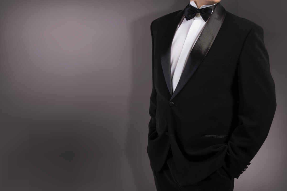 Should You Wear a Suit in Vegas? What You Need to Know 3 Donโt Get Mistaken for Waitstaff
