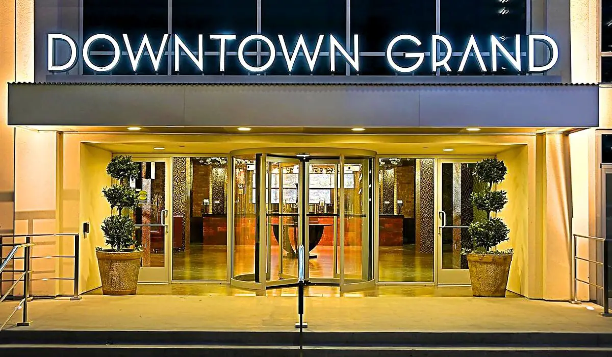 Las Vegas Hotel Comparisons (Which Vegas Hotel is Better?) 14 Downtown Grand Hotel and Casino