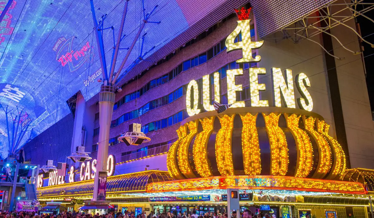 Las Vegas Hotel Comparisons (Which Vegas Hotel is Better?) 22 Four Queens Hotel Las Vegas