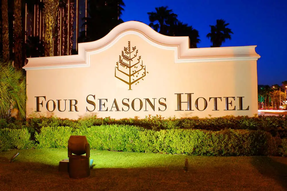Las Vegas Hotel Comparisons (Which Vegas Hotel is Better?) 21 Four Seasons Hotel Las Vegas