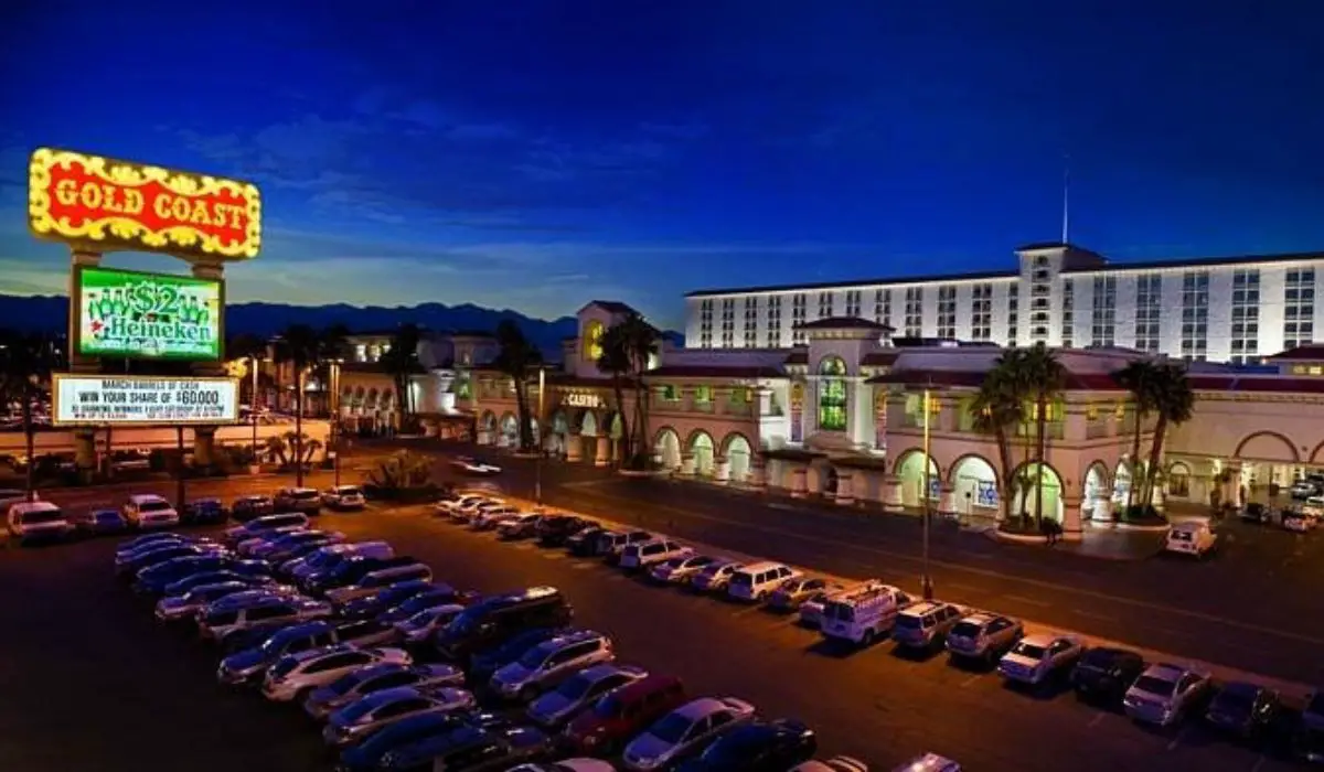 Las Vegas Hotel Comparisons (Which Vegas Hotel is Better?) 24 Gold Coast Hotel & Casino Las Vegas