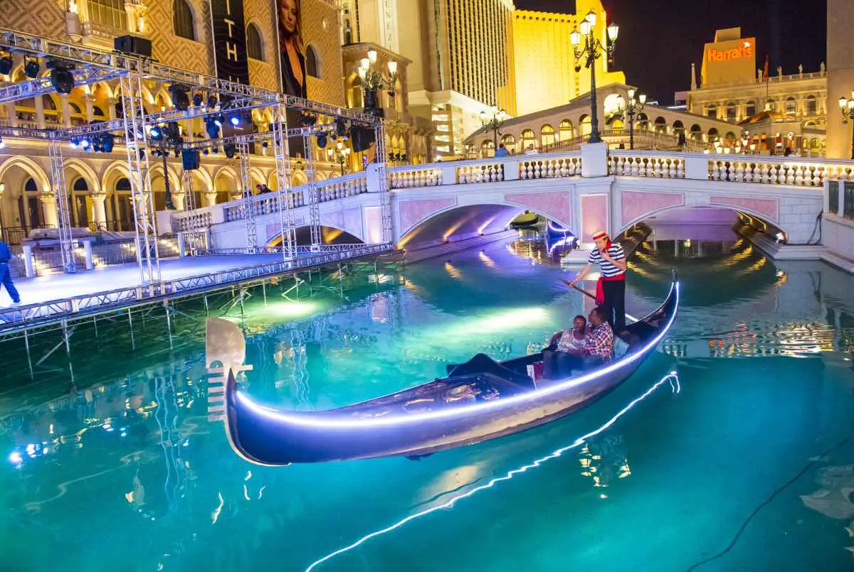 10 Romantic Things to Do in Las Vegas for Couples 2 gondola ride at the venetian