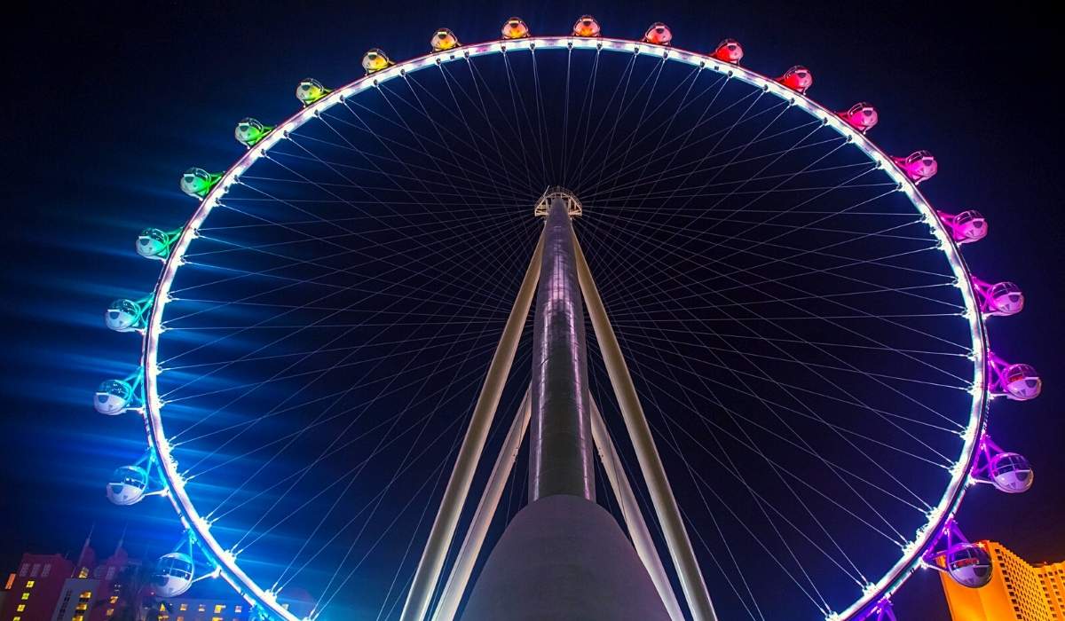 The LINQ Promenade On The Vegas Strip (The Ultimate Guide) 17 high roller wheel at night linq promenade
