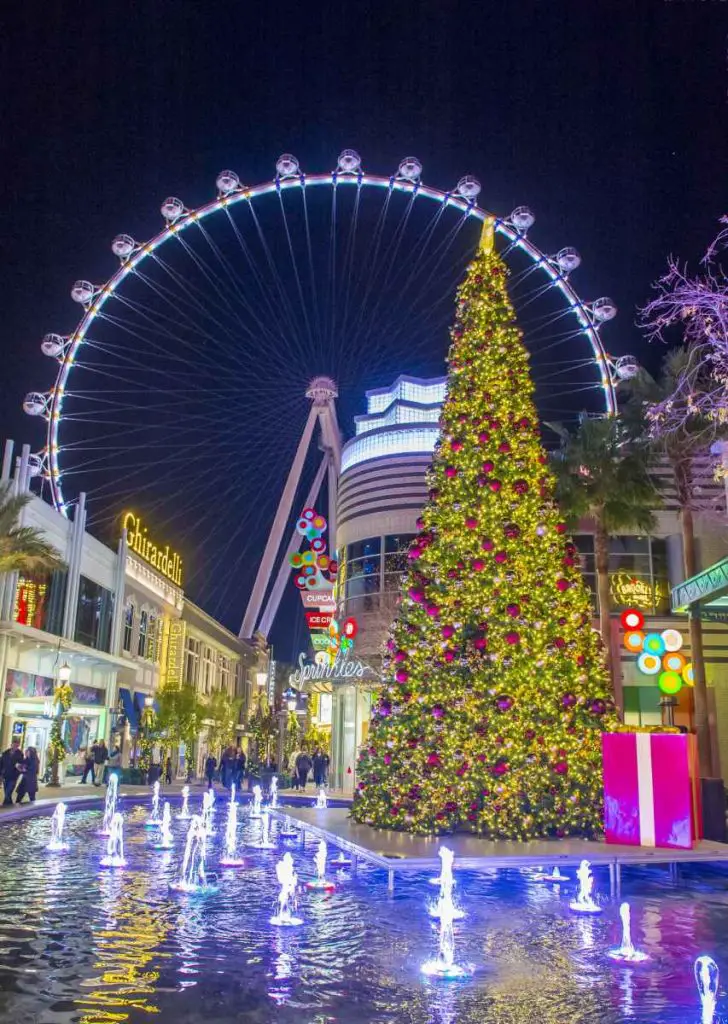 11 Free Activities in Las Vegas That'll Make Christmas Unforgettable 4 Christmas and holiday decorations at the LINQ Promenade in Las Vegas.