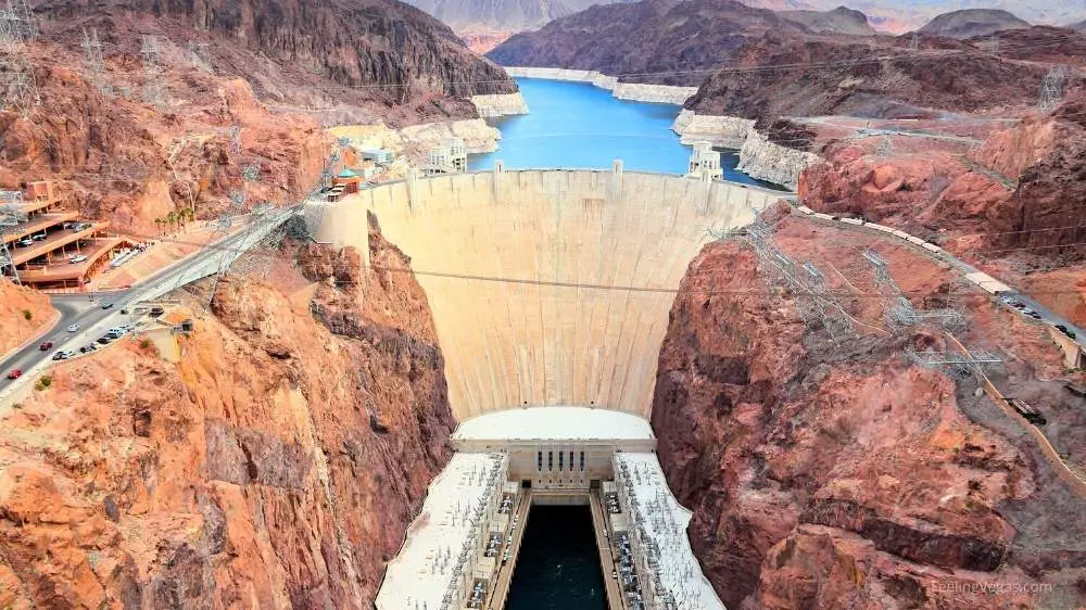 Las Vegas or Phoenix to The Grand Canyon? (Where to Start) 8 Hoover Dam is on the way to the Grand Canyon from Las Vegas