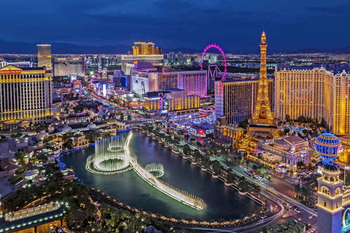 Should You Stay on the Strip in Vegas? (Strip vs. Off-Strip) 2 Hotel Options on the Las Vegas Strip