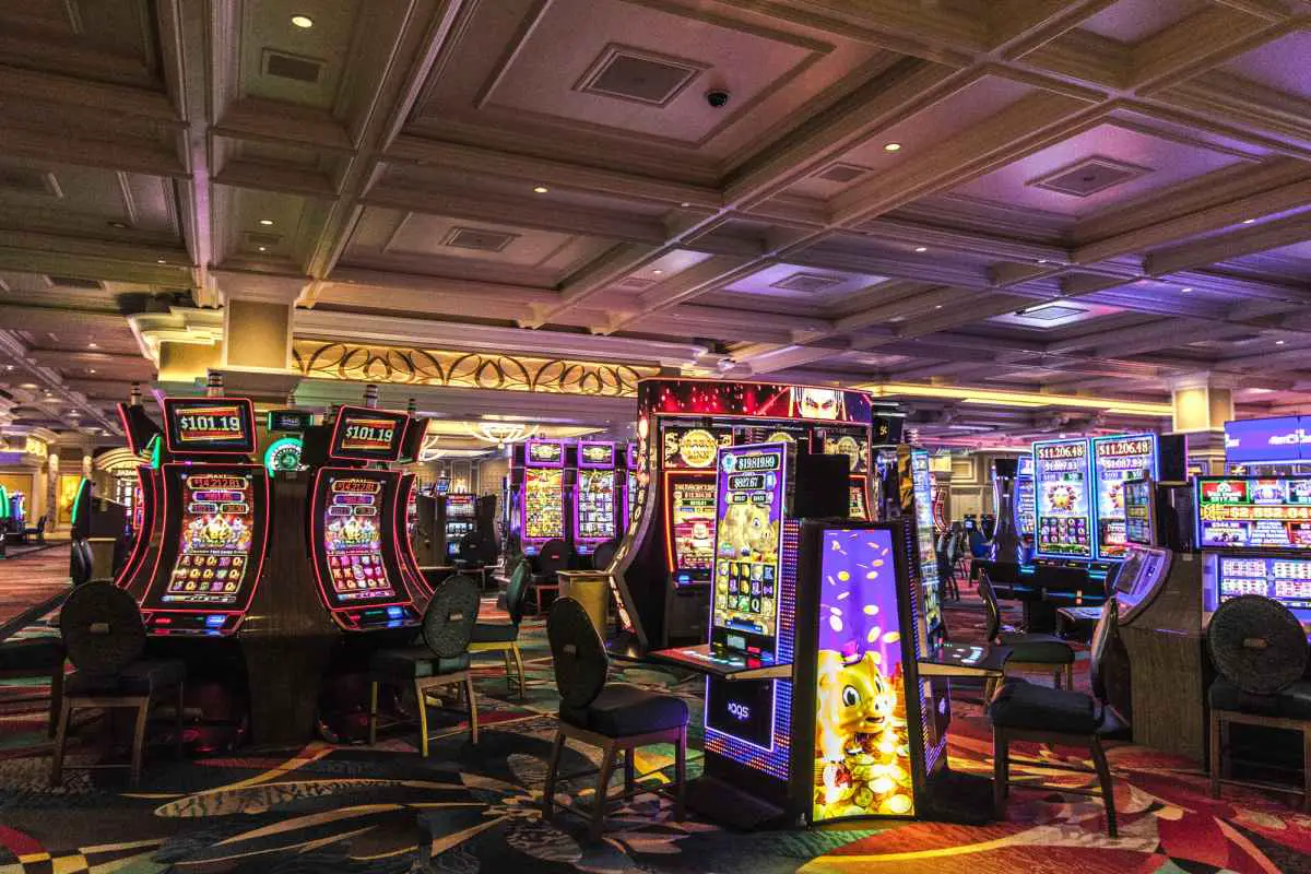 The Bellagio Casino: 21 Answers You Should Know (Las Vegas) 2 How big is the Bellagio Casino