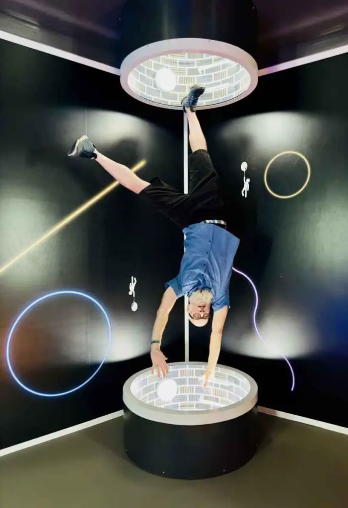 Paradox Museum Las Vegas: Over 90 Mind-Bending Exhibits! 3 The Infinity Well at the Paradox Museum defies reality.