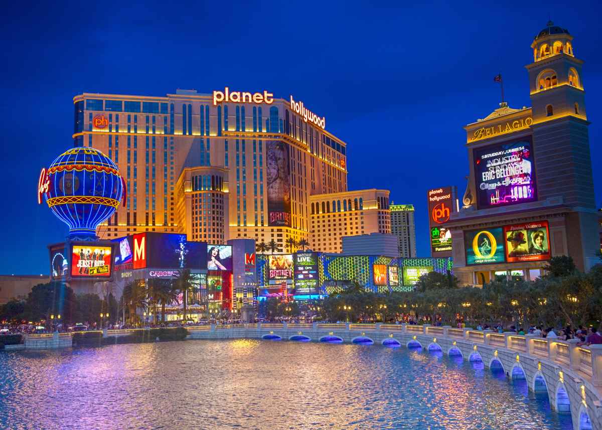 Is Vegas Crowded in June? (What You Need To Know) 1 Vegas Strip: Is Las Vegas crowded in June