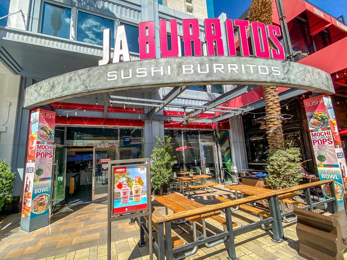 The LINQ Promenade On The Vegas Strip (The Ultimate Guide) 10 jaburritos linq promenade