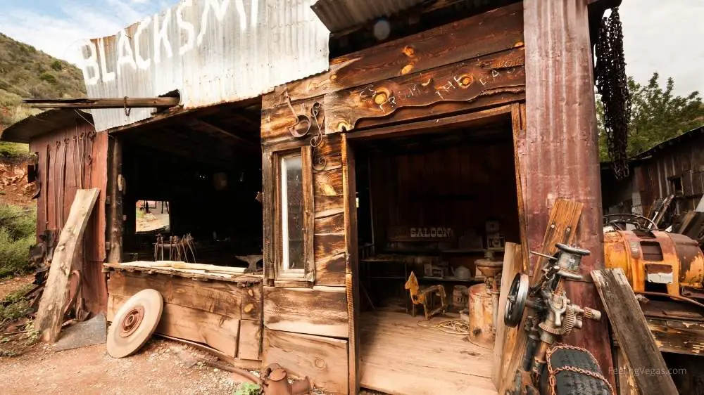 Las Vegas or Phoenix to The Grand Canyon? (Where to Start) 5 old mining town of Jerome is on the way to the Grand Canyon from Phoenix