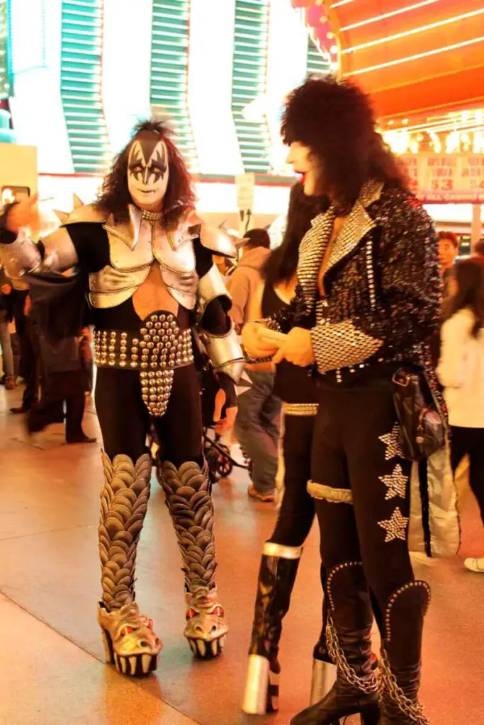 How Much to Tip Vegas Street Performers? (Vegas Tipping) 8 KISS characters on Fremont Street. Do You Have to Tip Street Performers in Las Vegas?