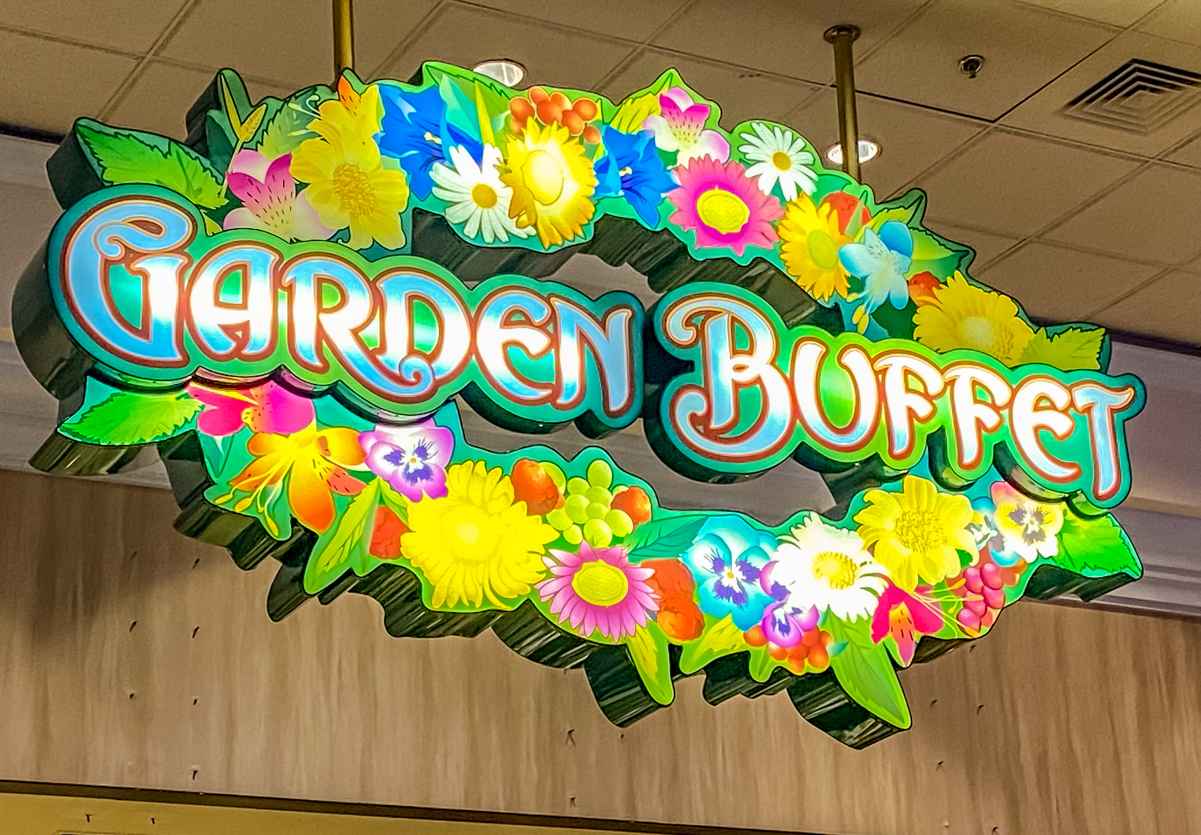 Las Vegas Buffets Currently Open in 2024 (Buffets Open!) 1 Las Vegas buffets open in 2023 - Las Vegas has an amazing variety of buffets. Find out which ones are open.