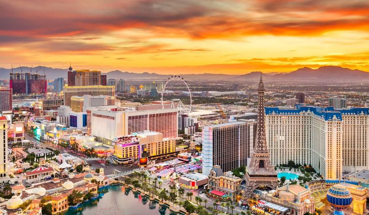 What Time is Sunset in Las Vegas Today? - Best Places to Watch It! (Current Sunset Times) 3 Vegas sunset: What time is sunset in Las Vegas today?