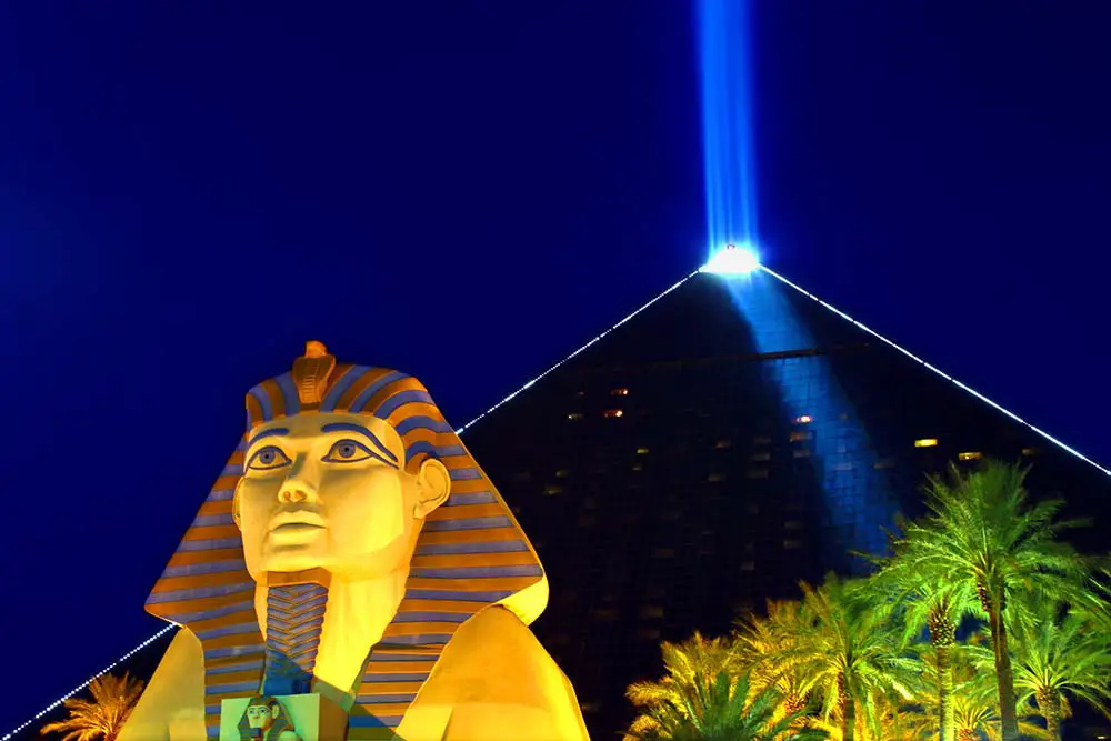 Las Vegas Strip FREE Walking Tour & Map (19 Must-See Stops!) 4 While walking on the Strip you can't miss the Luxor Las Vegas