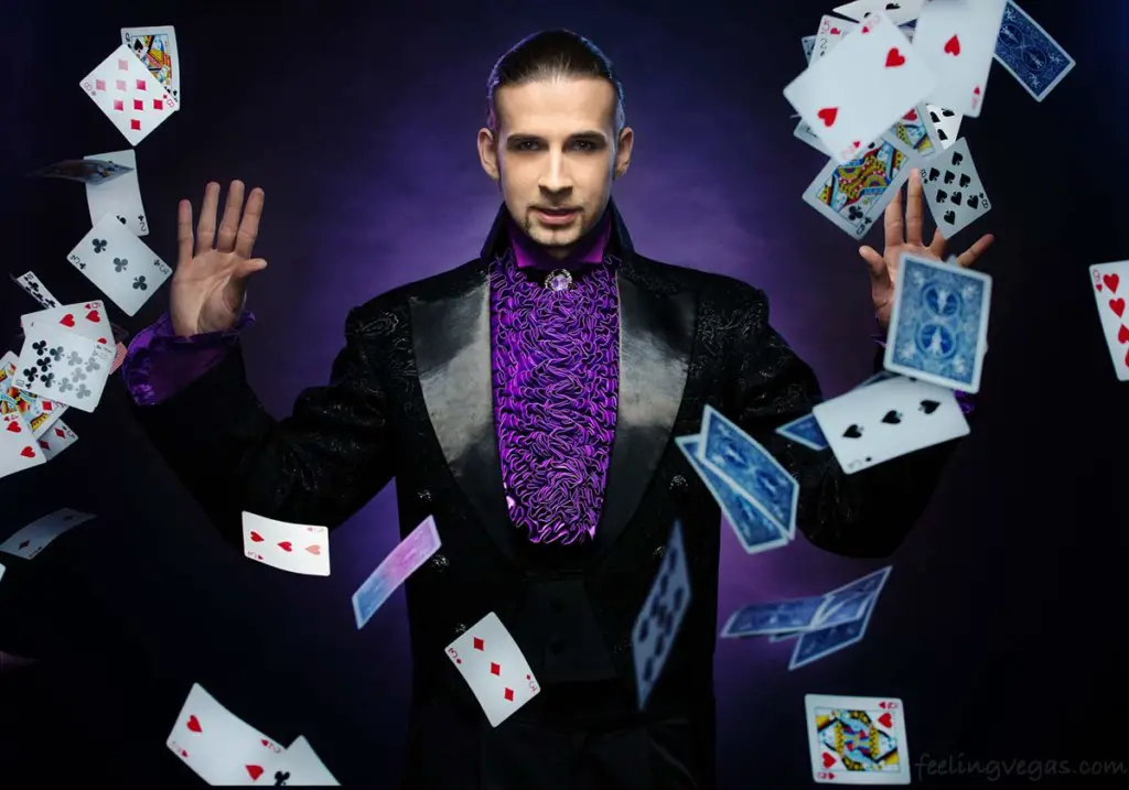 Must-See Las Vegas Shows for Newbies ( Comedy, Magic, Music & Dance ) 1 magician magic show