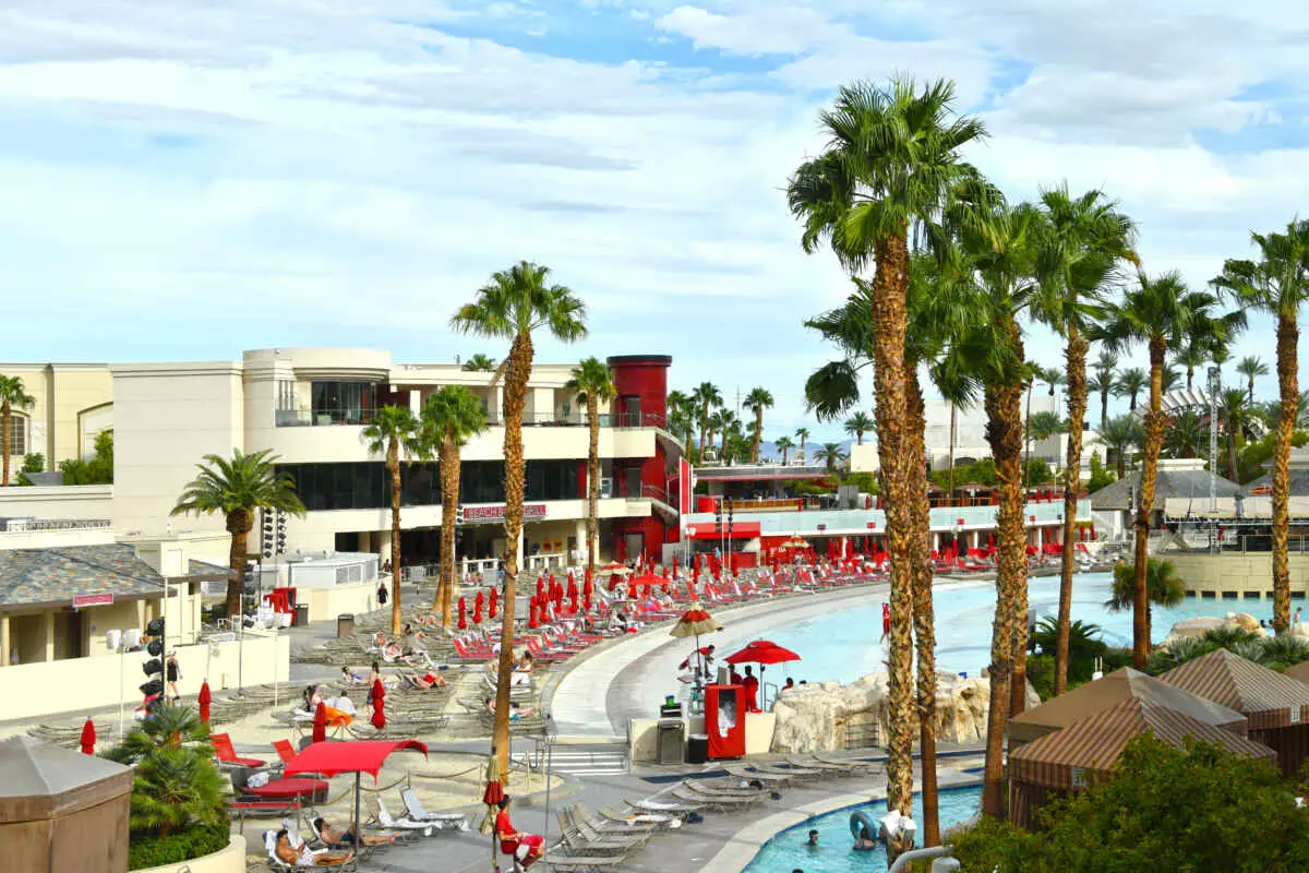 13 Best Pools in Las Vegas for Non Guests (2024 Vegas Pool Guide) 3 Mandalay Bay Beach is a very popular pool to visit for guests not staying at Mandalay Bay.