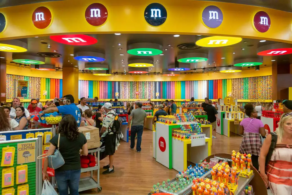 M&M Store Las Vegas (Location, Hours, & Parking) 8 Inside the M&M store (M&M's World) on the Strip in Las Vegas, NV.