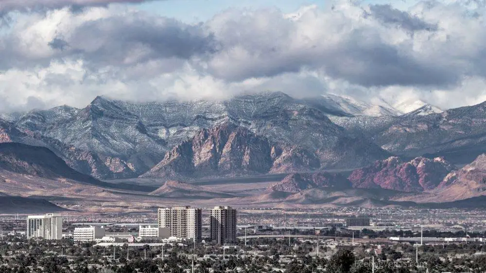 16 Best Day Trips from Las Vegas (Ultimate Guide & Map) 9 Snow on the slopes of Mount Charleston above Las Vegas.
