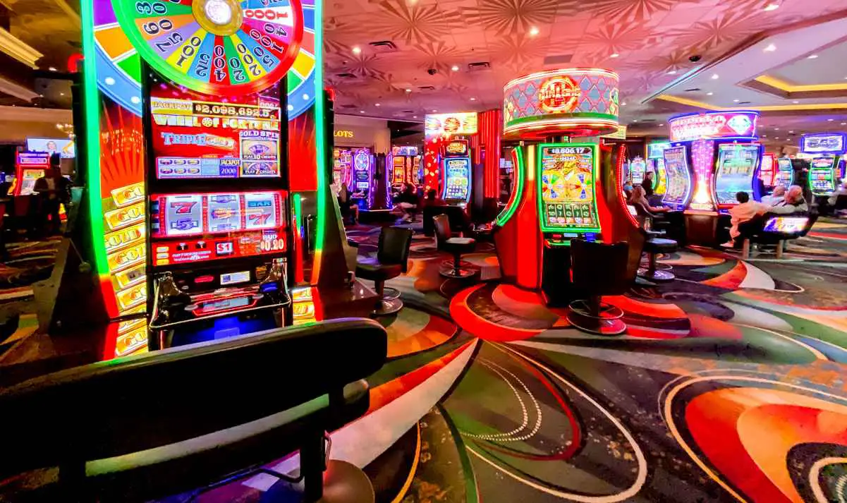 The 5 Best Las Vegas Casinos on the Strip 6 MGM Grand is one of the must see casinos in Vegas.