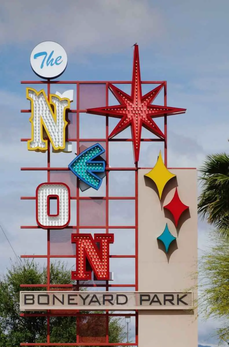 Is The Neon Museum Better Day or Night? (Neon Boneyard) 5 Even the museum's Boneyard Park sign is cool!