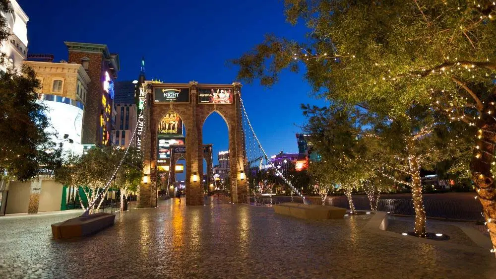 Parking Fees at New York New York Las Vegas (2023 Tips & Tricks) 2 Valet Parking at New York-New York Las Vegas (Brooklyn Bridge replica at New York-New York)
