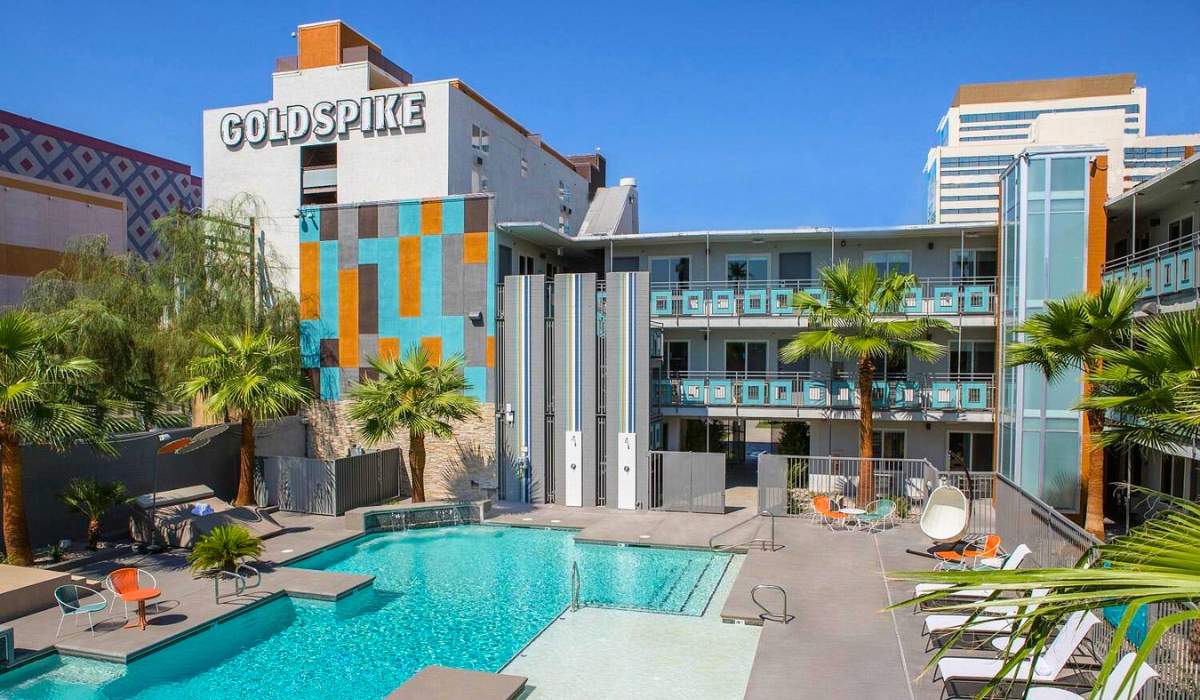 Las Vegas Hotel Comparisons (Which Vegas Hotel is Better?) 40 oasis at gold spike hotel