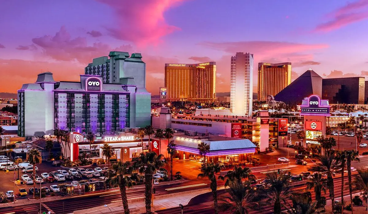 Las Vegas Hotel Comparisons (Which Vegas Hotel is Better?) 41 OYO Hotel & Casino Las Vegas