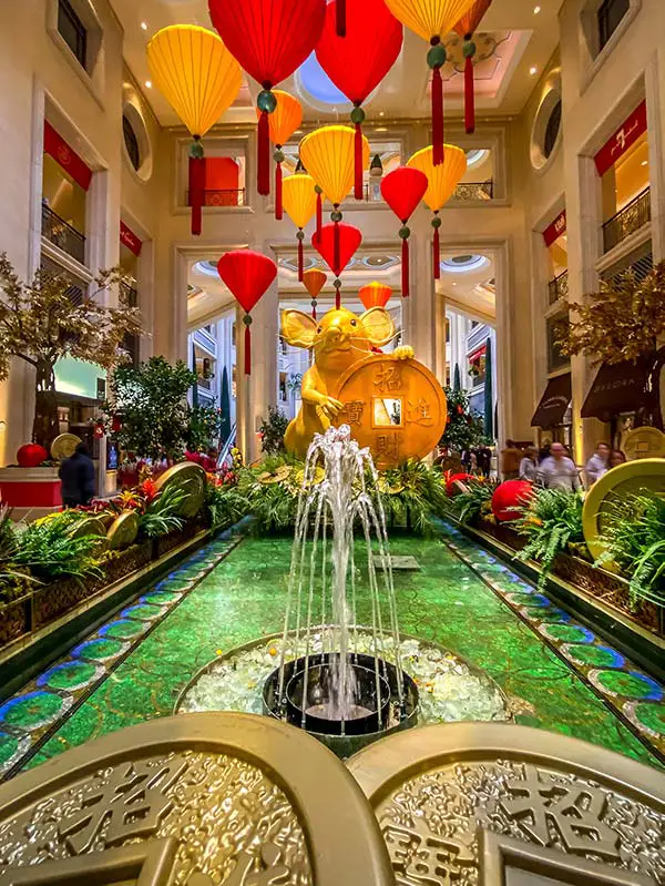 30 Best FREE Things to Do In Vegas 2025 (Free Attractions) 6 Waterfall Atrium in the Palazzo