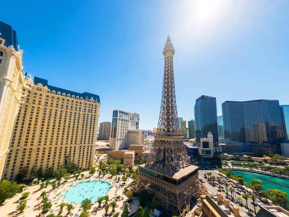 Paris Las Vegas vs. Treasure Island: Which Is Better? 2 The Soleil Pool at Paris Las Vegas