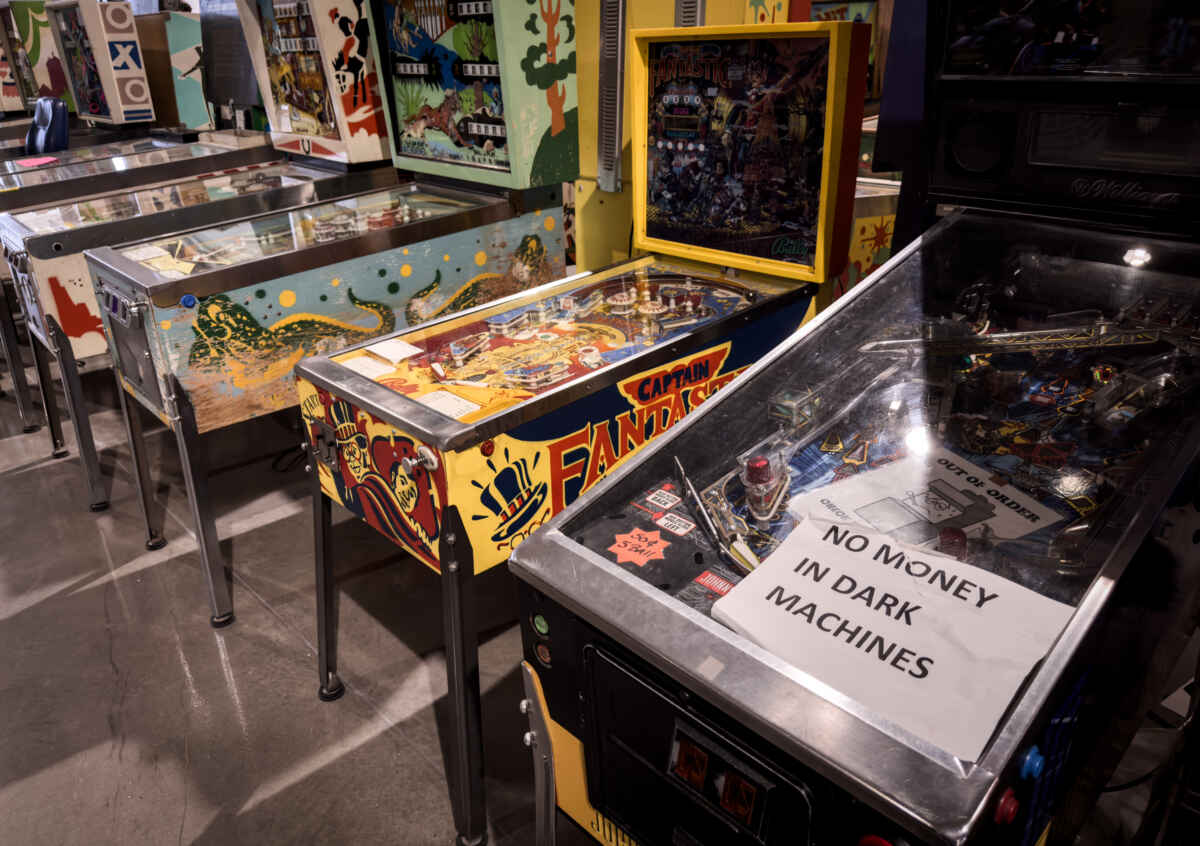 Pinball Hall of Fame Las Vegas (Get Your Pinball On!) 20 Broken Pinball Machines (Dark Machines)