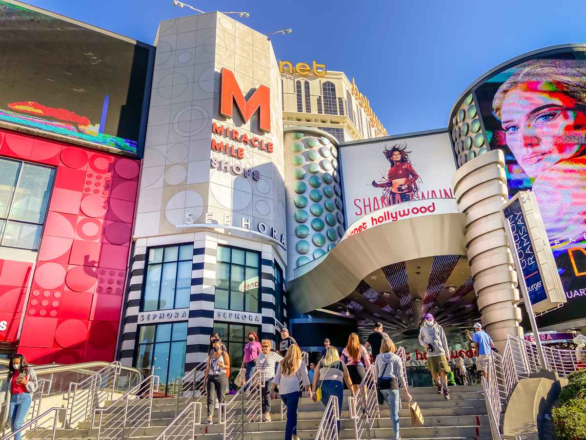 Planet Hollywood Parking Fees (2024 Self-Parking & Valet) 2 Planet Hollywood entrance. Does Planet Hollywood Charge for Parking?