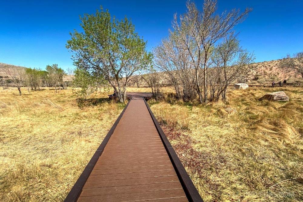 Red Spring Boardwalk & Picnic Area Las Vegas (w/Pictures) 5 Red Spring boardwalk leads through a grassy meadow.