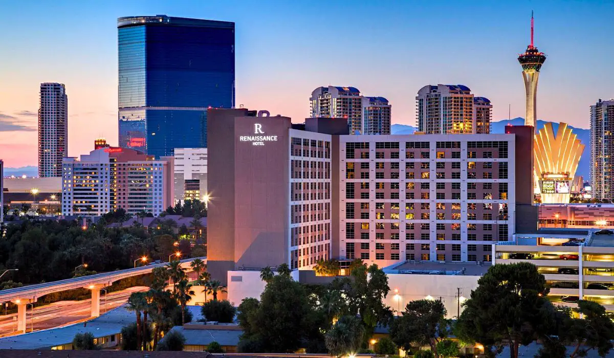 Las Vegas Hotel Comparisons (Which Vegas Hotel is Better?) 52 Renaissance Las Vegas