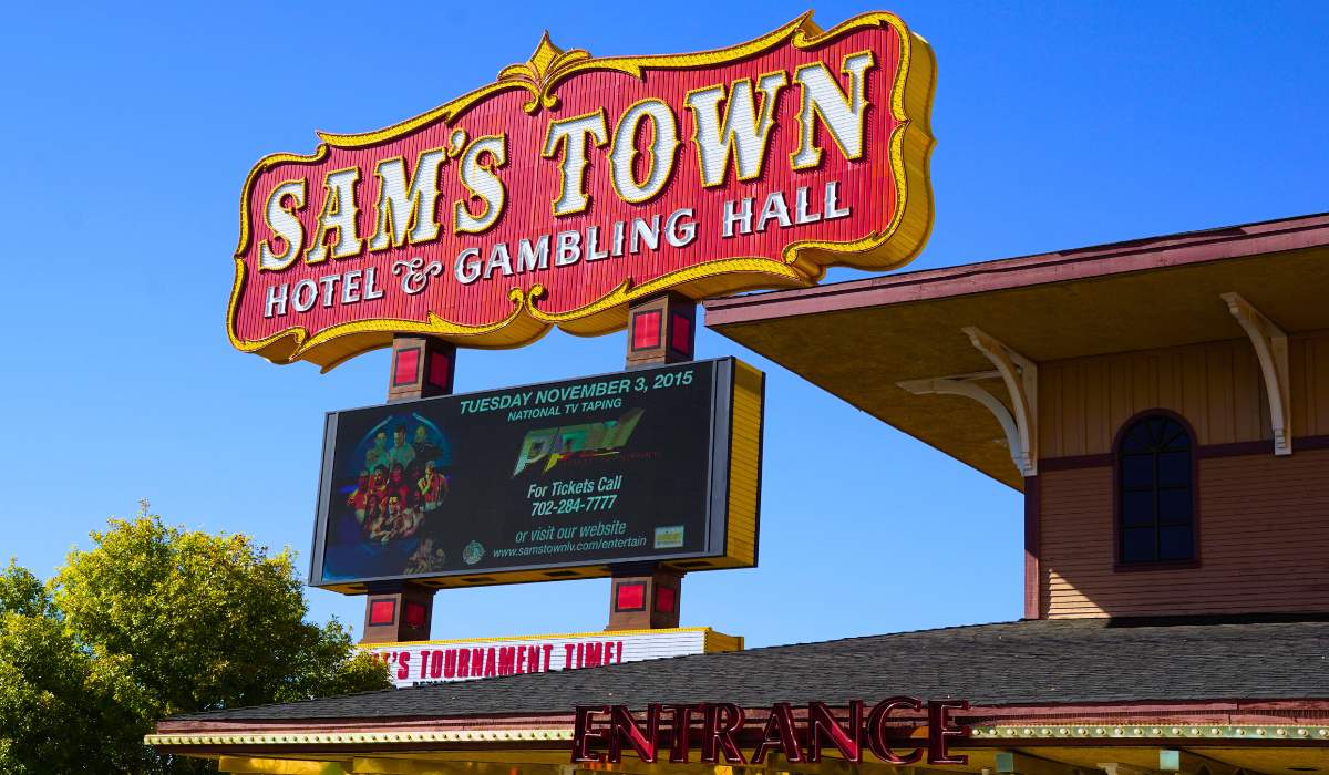 Las Vegas Hotel Comparisons (Which Vegas Hotel is Better?) 56 sam's town hotel and gambling hall