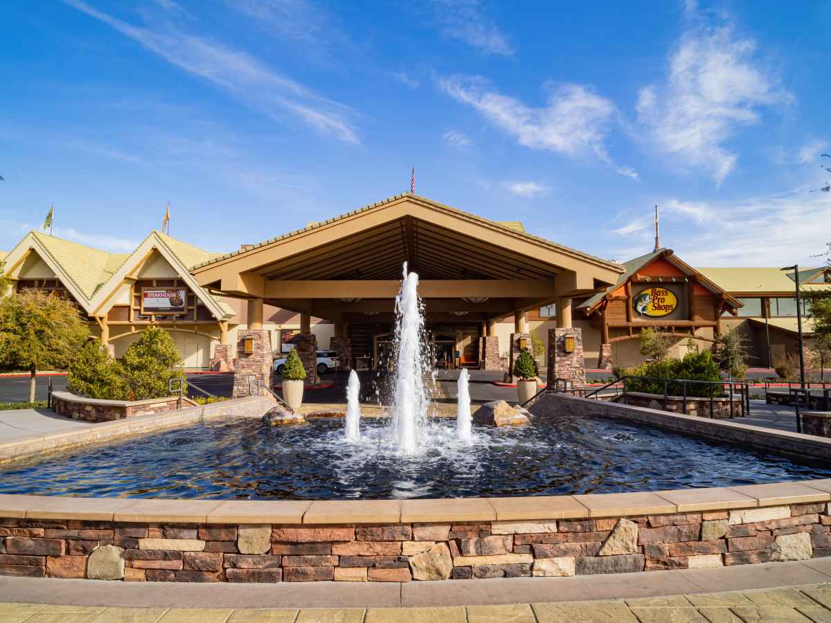 6 Casinos Las Vegas Locals Go To Gamble (Revealed!) 3 Silverton Casino entrance Las Vegas