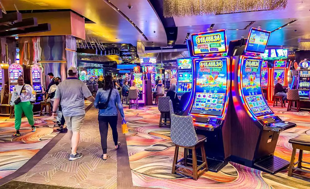 7 Common Las Vegas Tourist Traps (And How to Avoid Them) 7 slot machines at ARIA