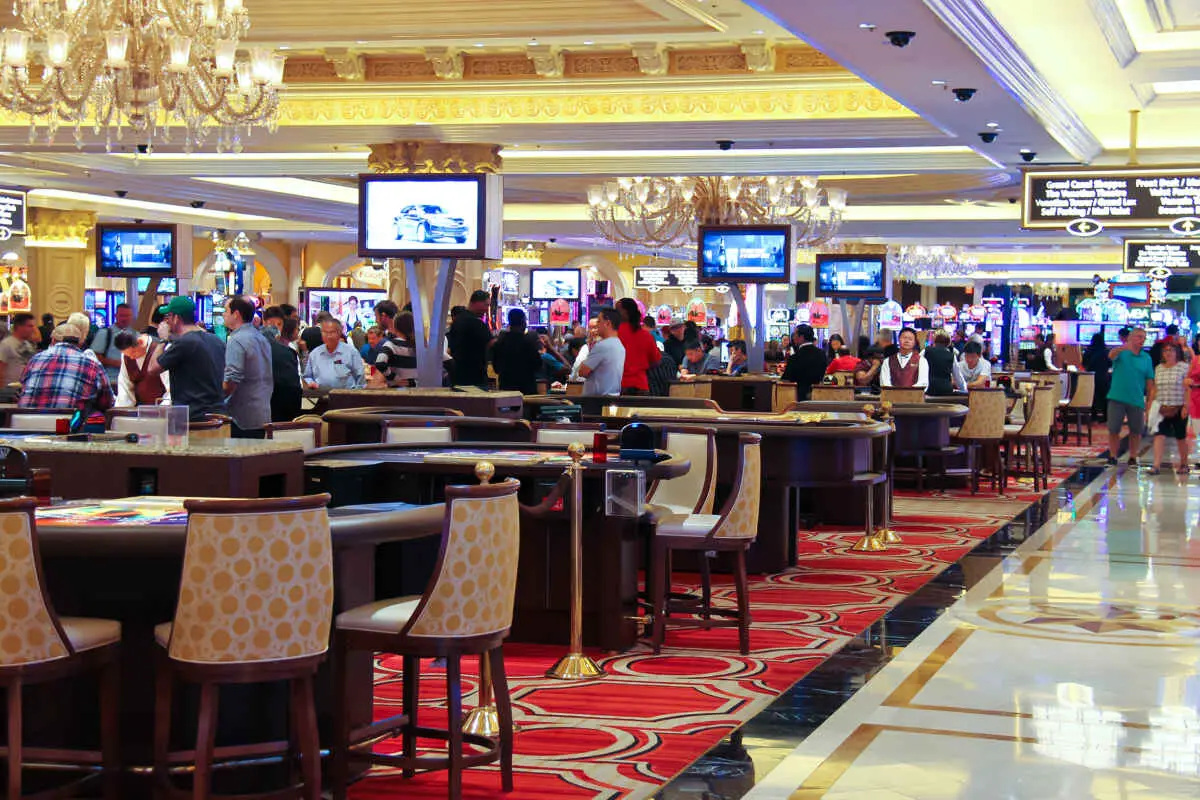 Are You Allowed To Smoke in the Palazzo Casino? (Yes & No) 3 Smoke From the Palazzo Casino Can’t Drift Into the Hotel