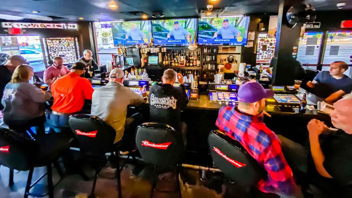 Stage Door Casino Las Vegas: Cool Dive Bar Near the Strip! 8 Sports bar at Stage Door Casino