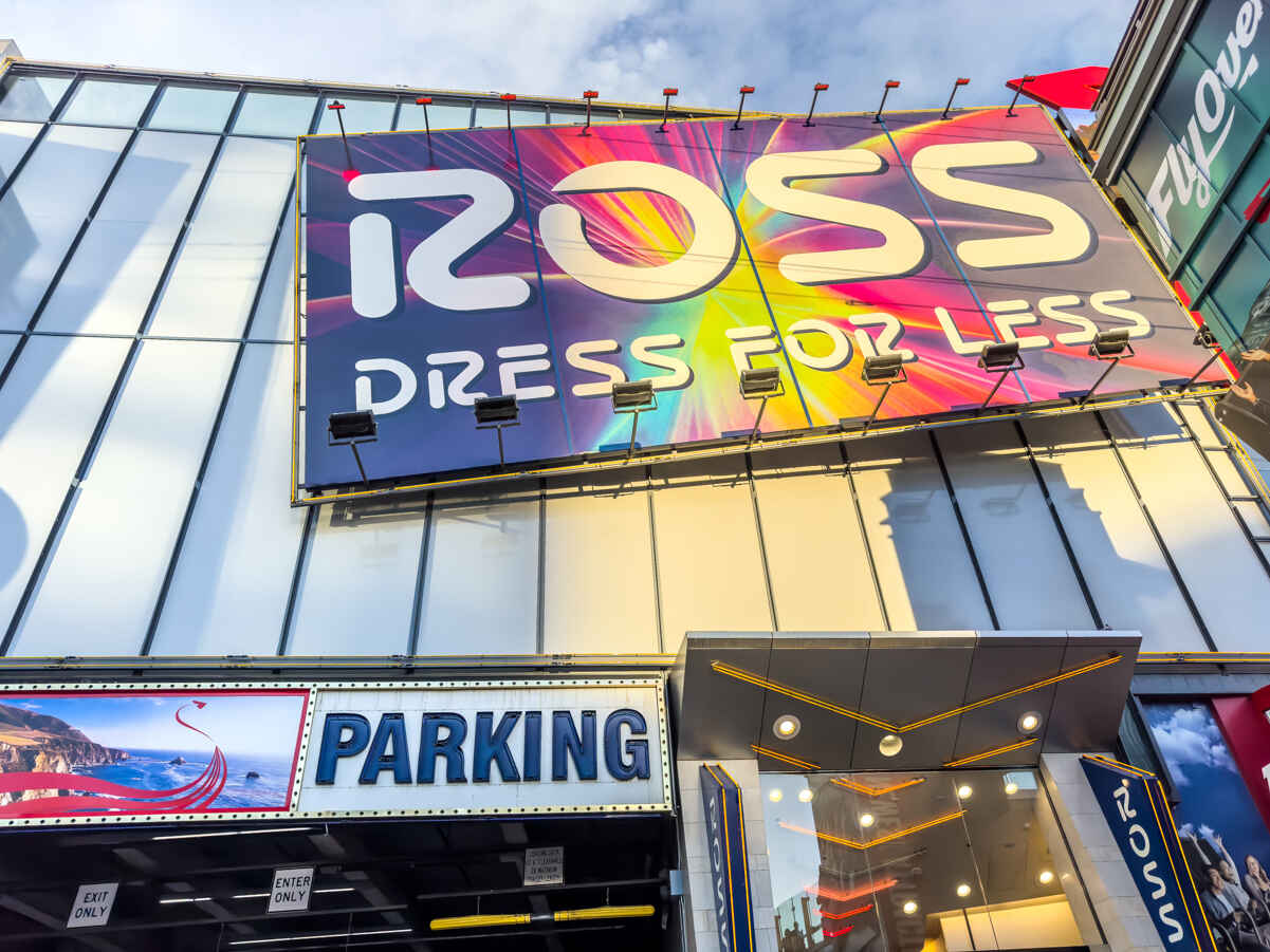 Ross Las Vegas Strip - Directions & Hours of Ross Dress for Less on Las Vegas Blvd. 3 The Best Time To Shop at Ross Las Vegas